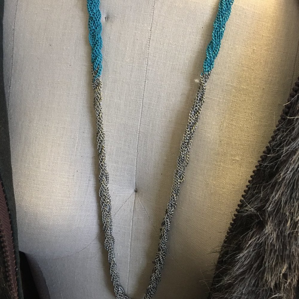 Metal chained two toned necklace
